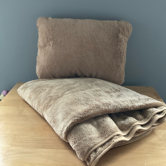 Restoration Hardware Plush Brown Pillow and Blanket Set - Picture 2 of 3